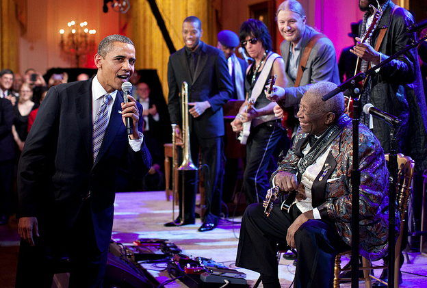 obama-singing